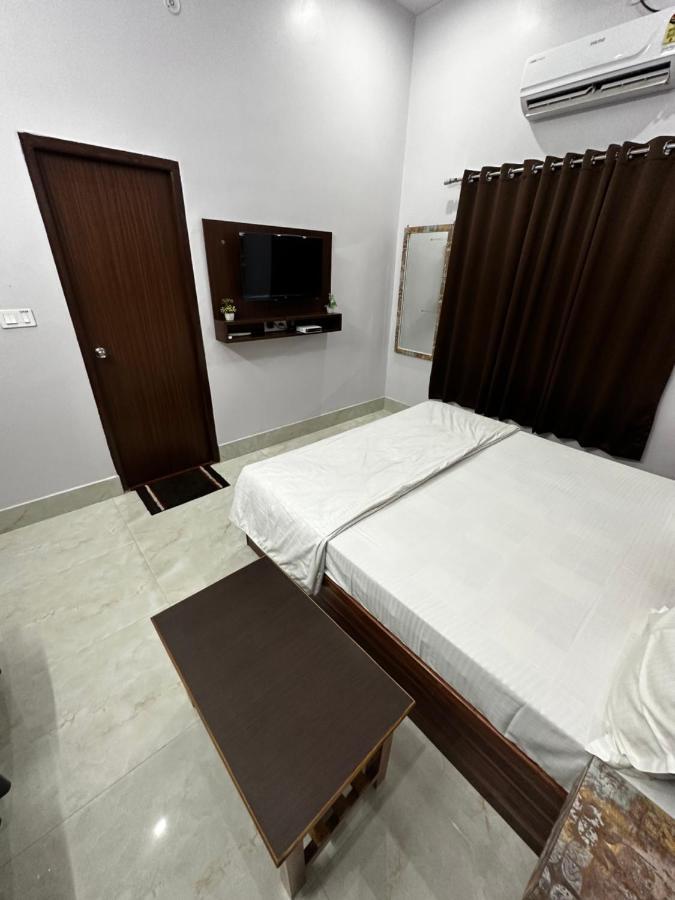 Raghuvar Inn Ayodhya Exterior foto